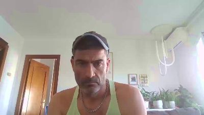 hotreds webcam model stream image