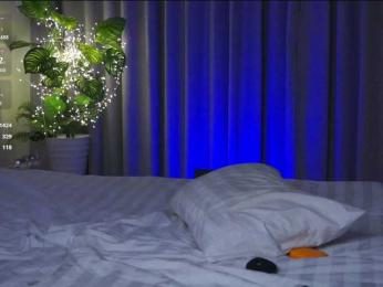 PLUXURY- webcam model stream image