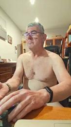 quique185bcn webcam cam4 model stream image