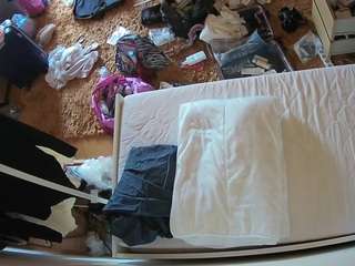 voyeurcam-julmodels-whitebed-5 webcam model stream image