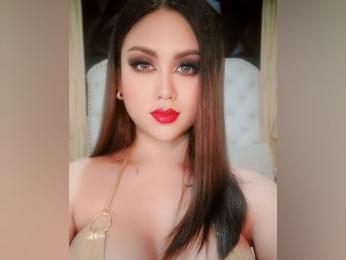 IsaRoyale webcam model stream image