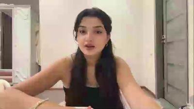 LizPabelick webcam cam4 model stream image