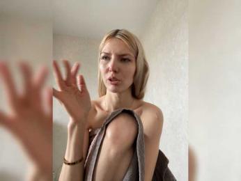 Milanii webcam model stream image