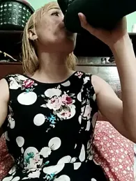 QueenSoreal webcam model stream image