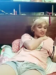 QueenSoreal webcam model stream image
