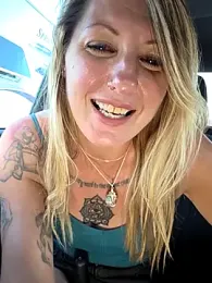 SheIsSomething webcam model stream image