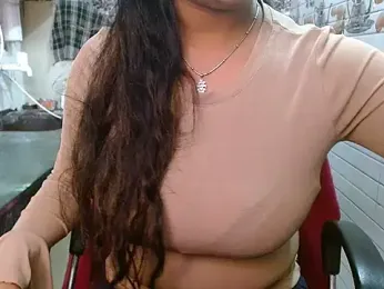 LovingPihu webcam model stream image