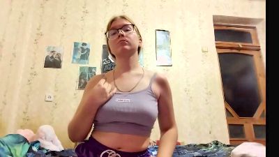 AzaleeKanz webcam model stream image