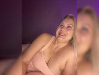 _CherryLina_ webcam model stream image