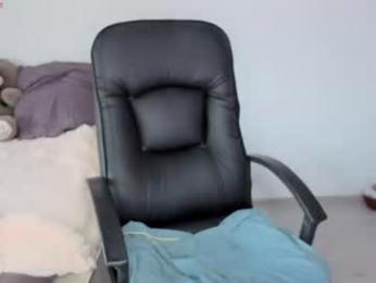 lili_and_niki webcam model stream image