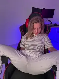 MileySummer webcam model stream image