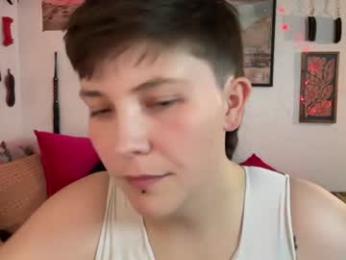 mostlyylesbian webcam model stream image