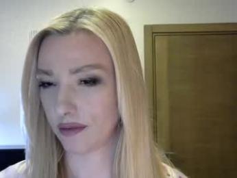 wild_silk_desire webcam model stream image