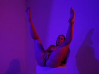 _meganmeow_ webcam model stream image