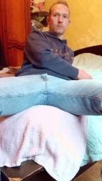 Trolls37 webcam model stream image