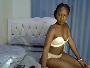 Prettyluxe webcam model stream image