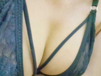 Nidhilove webcam model stream image