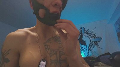 Uriel_23 webcam model stream image