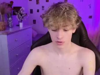 curly_twinkboy webcam model stream image