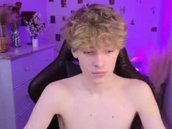 curly_twinkboy webcam model stream image