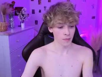 curly_twinkboy webcam model stream image