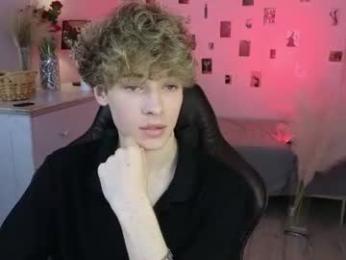 curly_twinkboy webcam model stream image