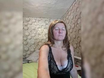 FameLara webcam model stream image