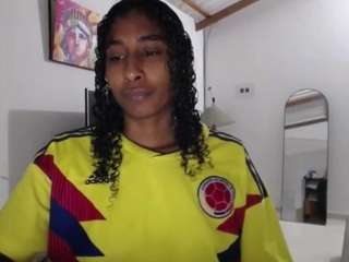 yohatinelly webcam model stream image