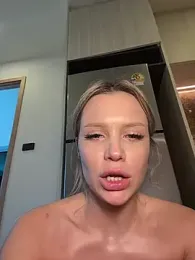 Girl-Mia webcam stripchat model stream image