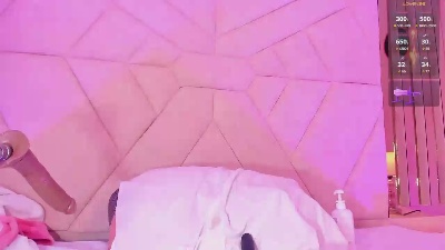 DollyMae webcam model stream image