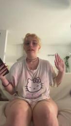 Emy_2002 webcam model stream image