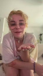 Emy_2002 webcam cam4 model stream image