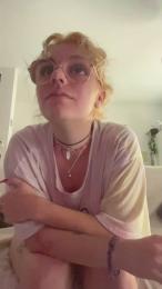 Emy_2002 webcam model stream image
