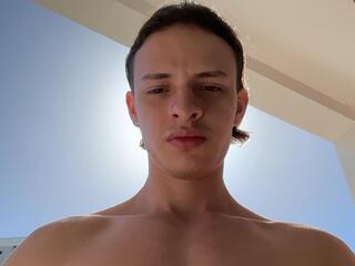 Walker Brown webcam model stream image
