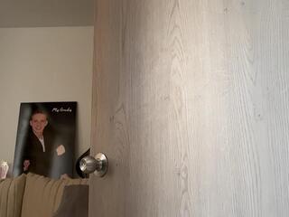 Walker Brown webcam model stream image