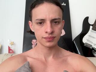 Walker Brown webcam model stream image
