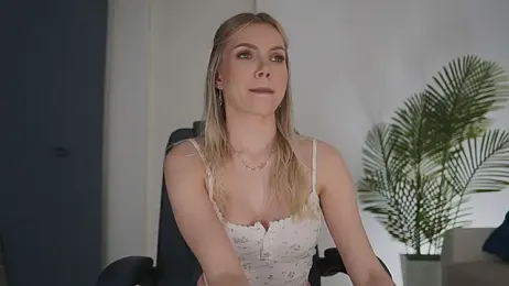 Yvonna_One webcam model stream image