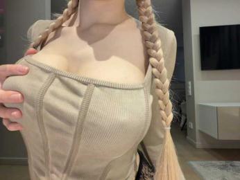 Wetyufi webcam bongacams model stream image