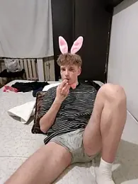 Paradeevich_And webcam model stream image