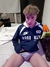 Paradeevich_And webcam model stream image