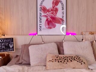 Mia Brooklyn webcam model stream image