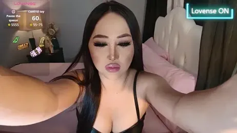 QueenCherryWhiteTs webcam model stream image