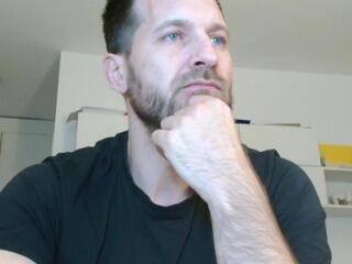 Hadess webcam model stream image