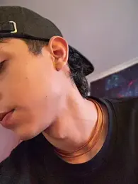 RoughDiamond_ webcam model stream image