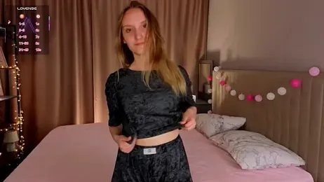 JenevaLitalien webcam model stream image
