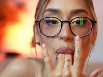 AileenKiss webcam bongacams model stream image