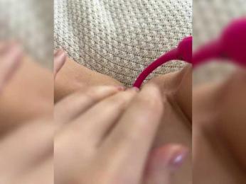 VICTORIA_ webcam model stream image