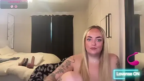 CurvyWetWife webcam stripchat model stream image
