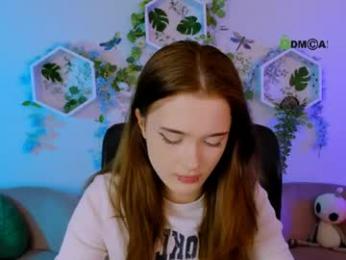 luna_berryy webcam model stream image