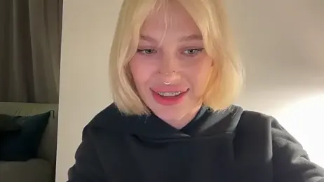 Golden_Aline webcam stripchat model stream image